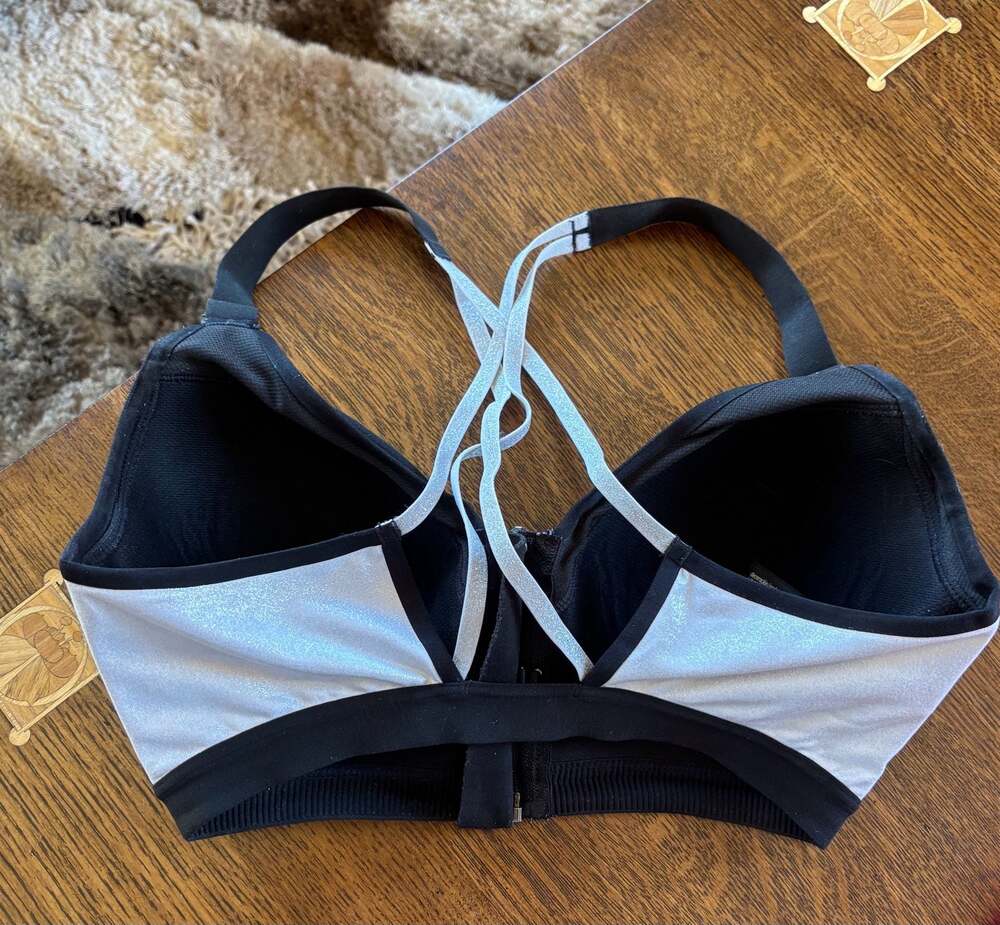 Victoria's Secret Lot: Front-Close Sport Bra (32DD) & PINK Wireless Push-Up Bra - Picture 6 of 9